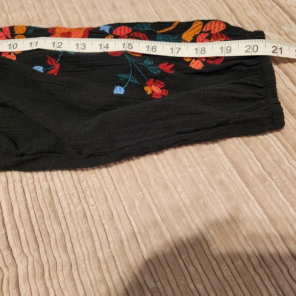 World Market floral embroidered sleeves Spanish  Boho blouse - Picture 8 of 8